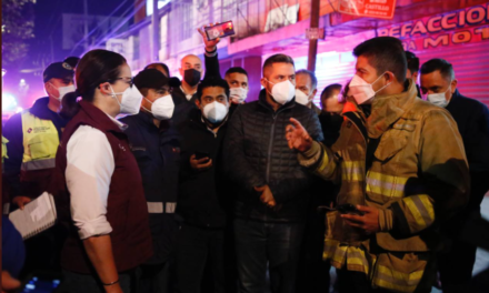 Tras explosión en San Pablo Xochimehuacan, Eduardo Rivera Pérez participa en labores